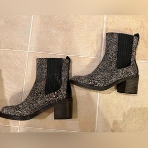 Brand new with box Ugg Camden Exotic Boots Black Dot